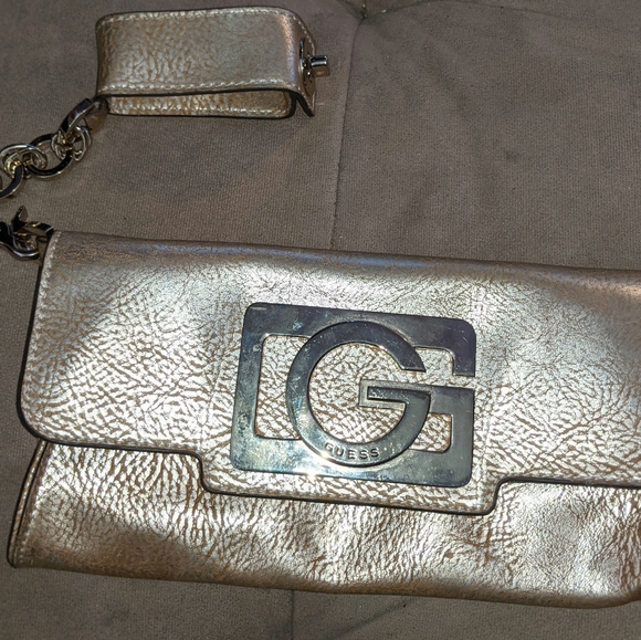 GUESS HANDBAGS - Picture 11 of 16
